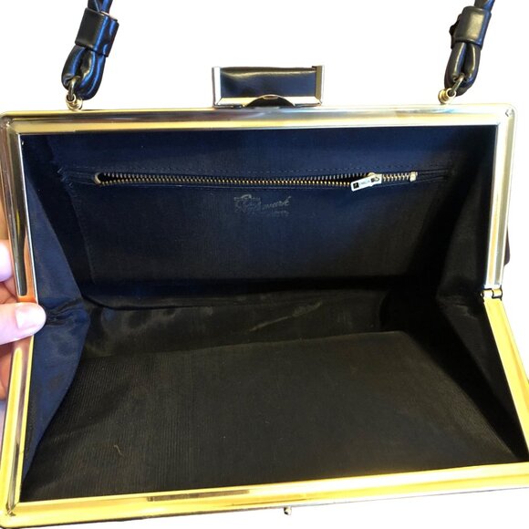 Vintage Stylemark Solid Black With Gold Metal Clasp Handbag - Picture 4 of 8